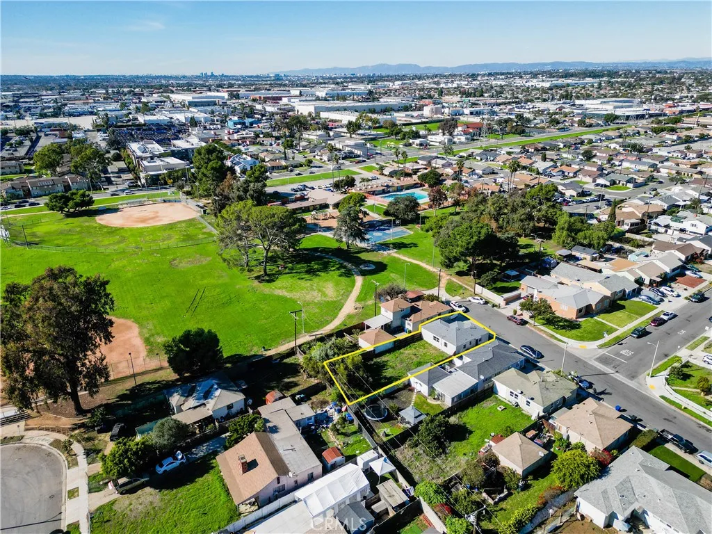 870 E 148th, Compton, California 90220 home-pic-17